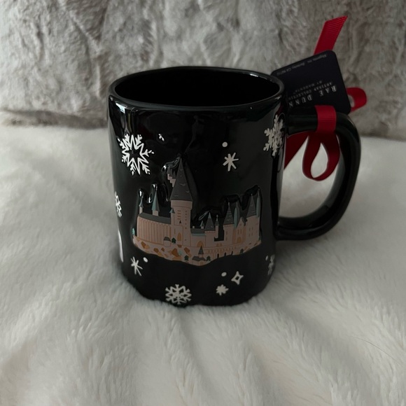 Harry Potter Hogwarts Christmas Mug NWT - Picture 2 of 4